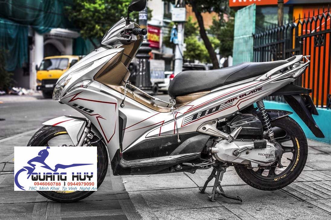 Tem trùm airblade trắng chỉ đỏ,team decal ab 2011