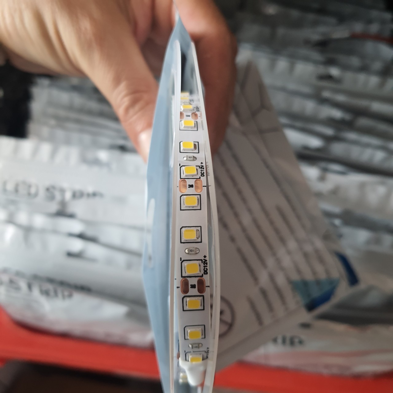 CUỘN LED DÂY DÁN 12V - 2835 - 120LED /MÉT