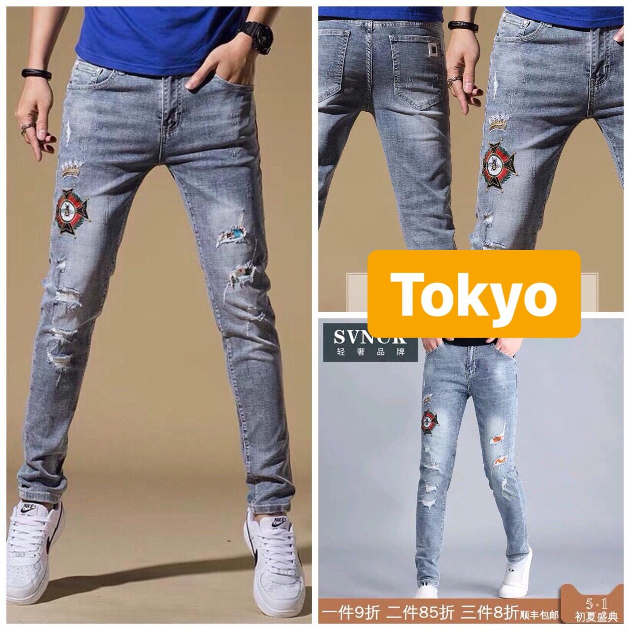 QUẦN JEAN NAM CHẤT BÒ XANH THÊU HUY HIỆU HOÀNG GIA TOKY-0975 CAO CẤP - TOKYO FASHION