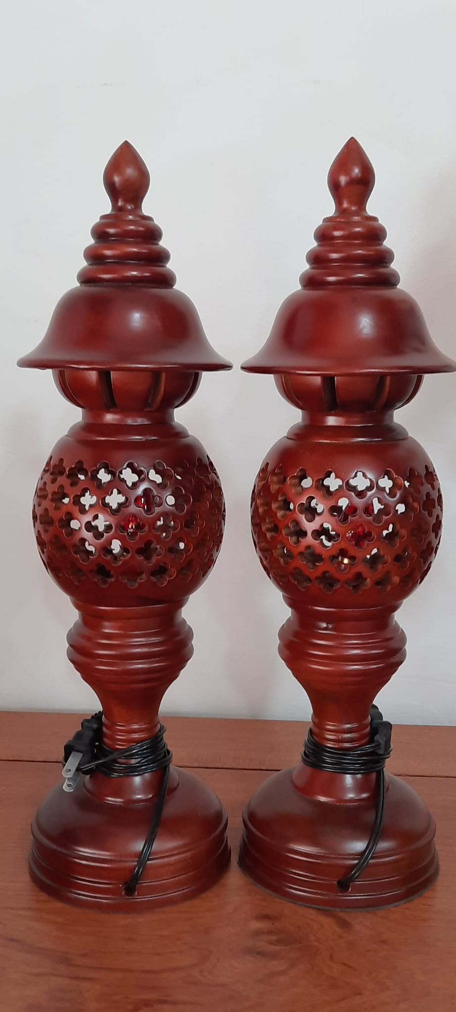 Cặp đèn thờ tổ ong bằng gỗ cao cấp 36 cm