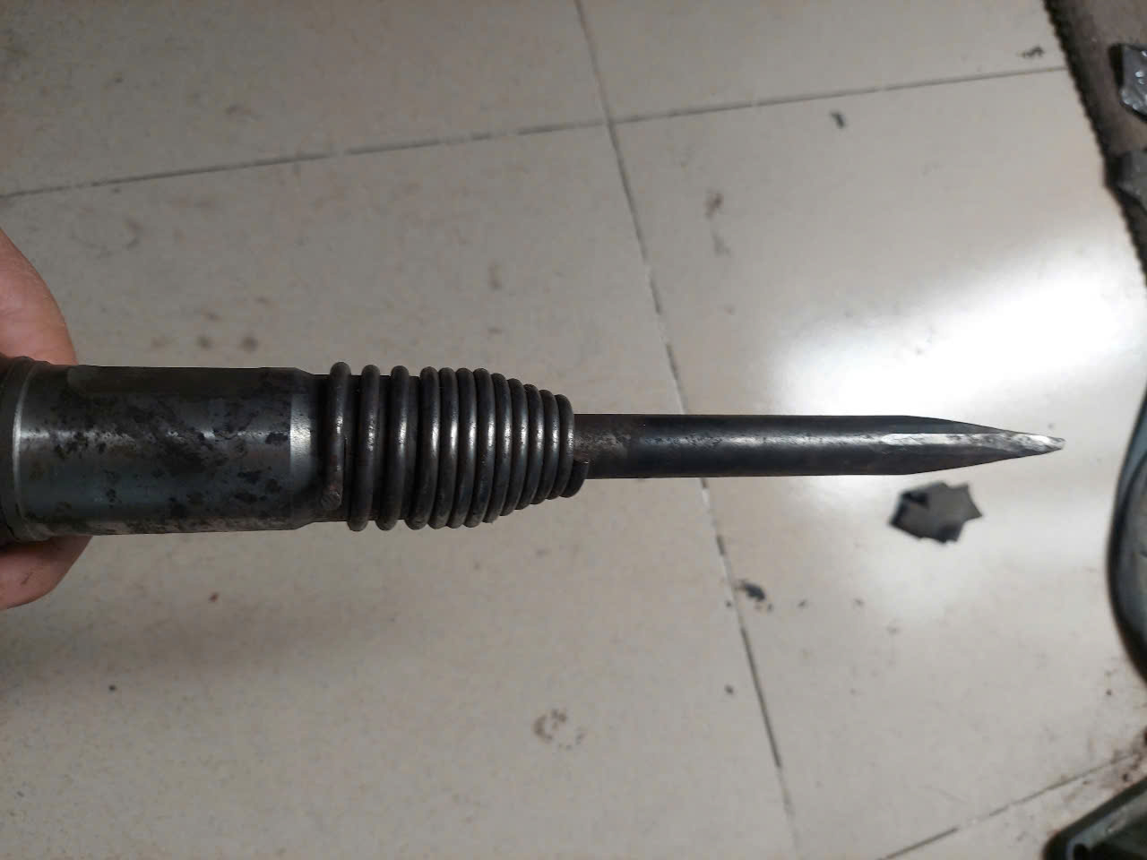 Máy đục dùng hơi, khí nén hàng bãi nhật