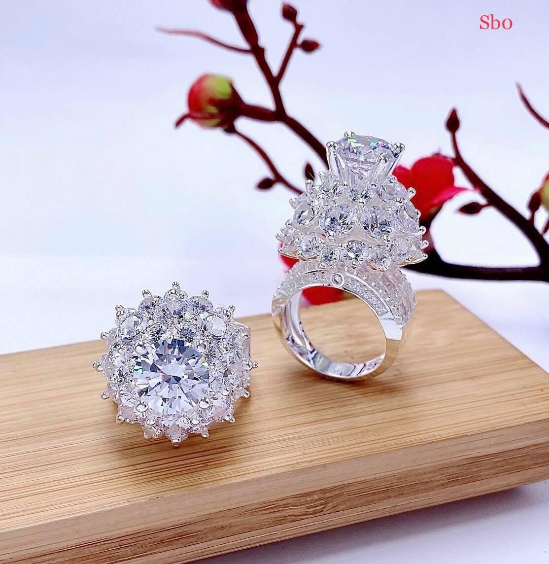 [ẢNH THẬT] Nhẫn Nữ Hoa 3 Tầng Bạch Kim Đủ Size - Ngoài Đẹp Hơn Hình - Đeo Được Thời Gian Lâu - QJ - HN771281 - Dùng Làm Quà Cực Ý Nghĩa Đeo Trang Sức Làm Đẹp Thay Đổi Xinh Xắn