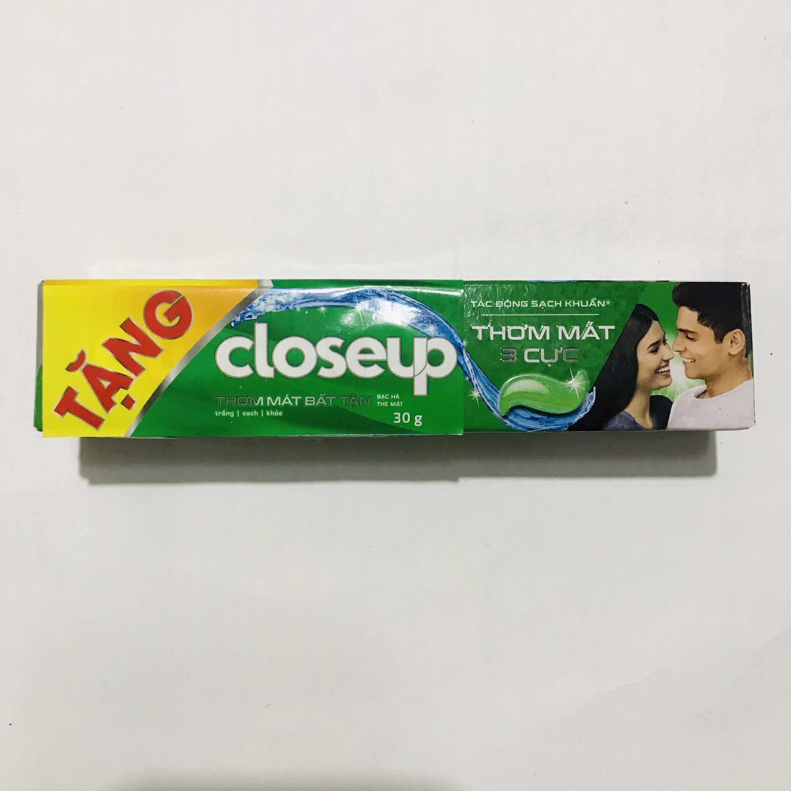 Combo 2 tuýp kem đánh răng Closeup 30gam/tuýp