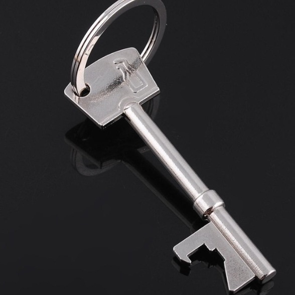 1 CÁI. MÓC KHÓA NHỎ CÓ CHỨC NĂNG KHUI NẮP CHAI TIỆN ÍCH. TH329.906
