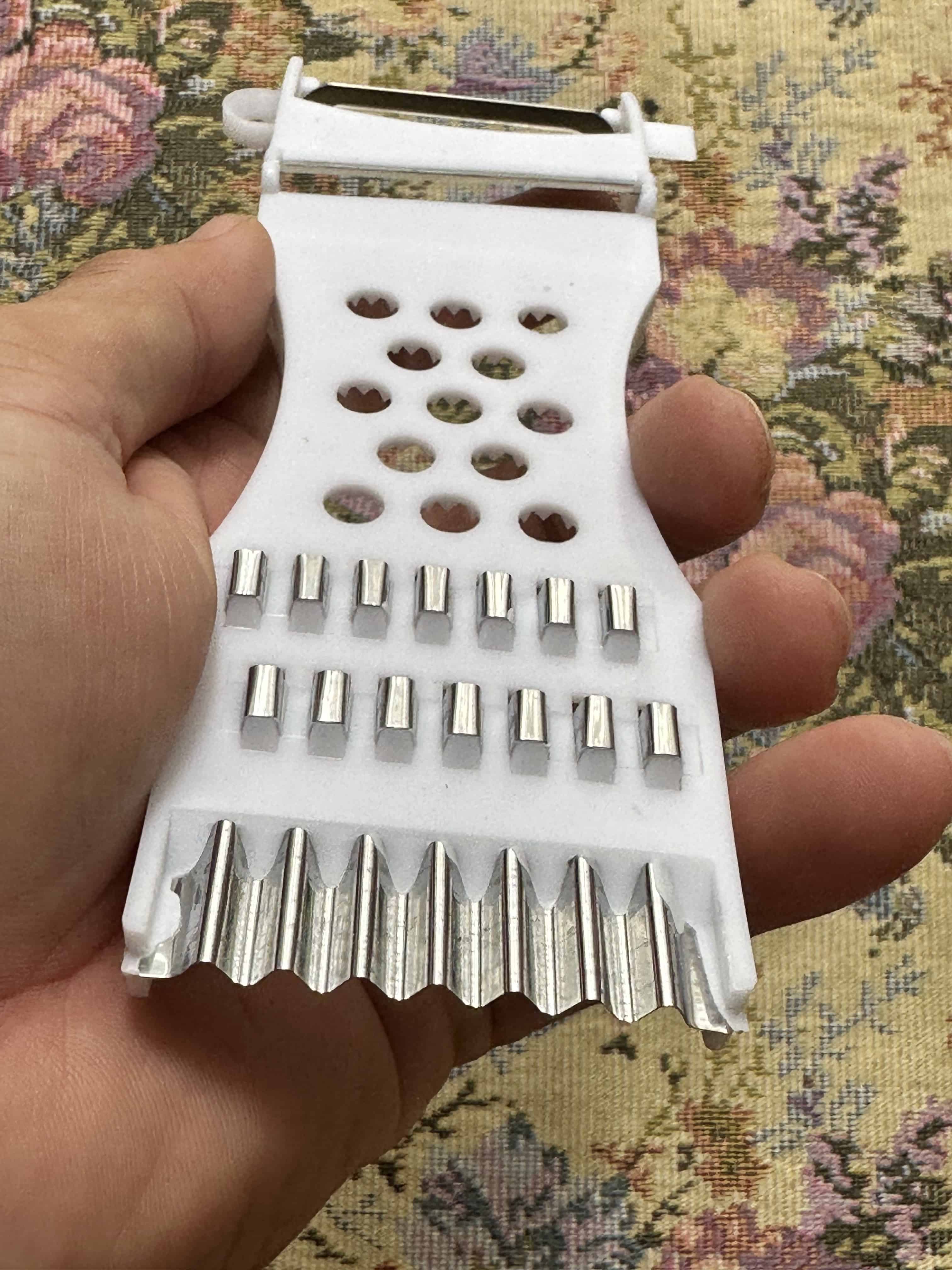 Dao nạo cắt rau củ đa năng 5 trong 1, 17x7cm, bào rau củ quả cực bền, nhỏ mà có võ, cực bền, lưỡi dao là thép không gỉ vô cùng dễ vệ sinh.