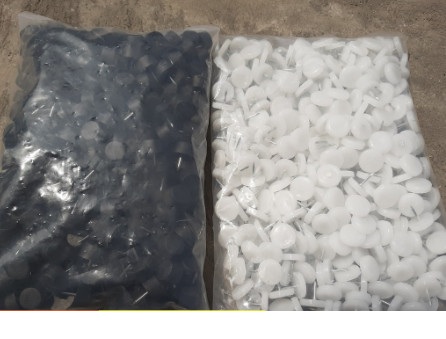 Chân đinh nhựa dẹt 400 cái