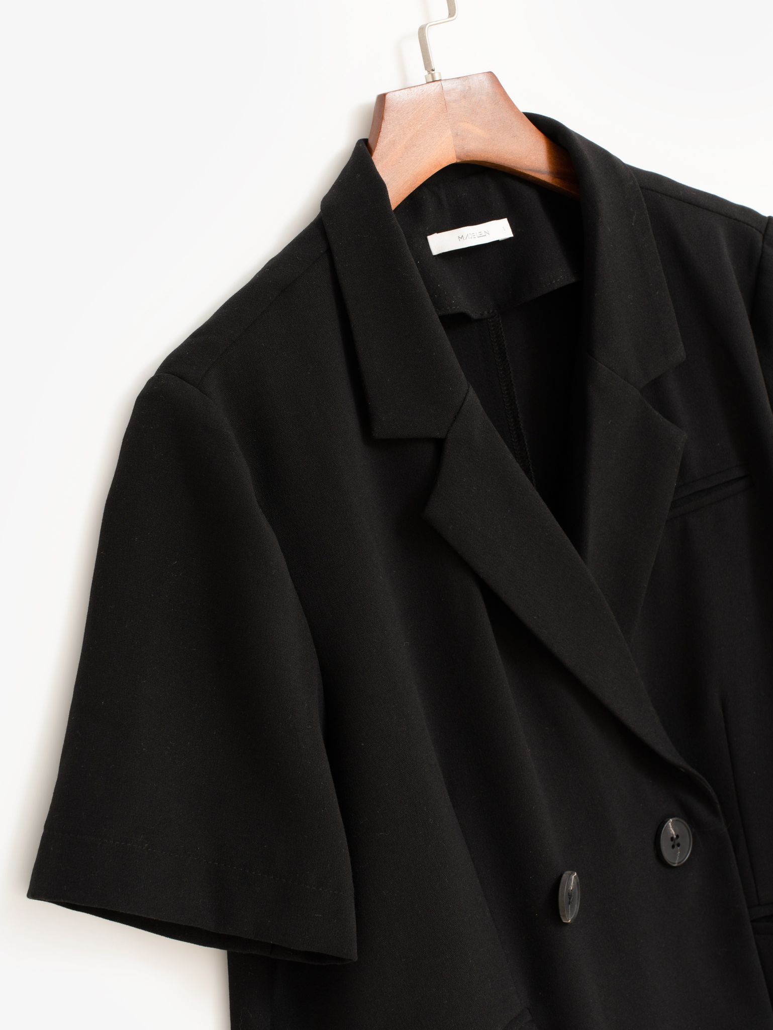 Blazer Basic Ngắn Tay - Đen Madelen