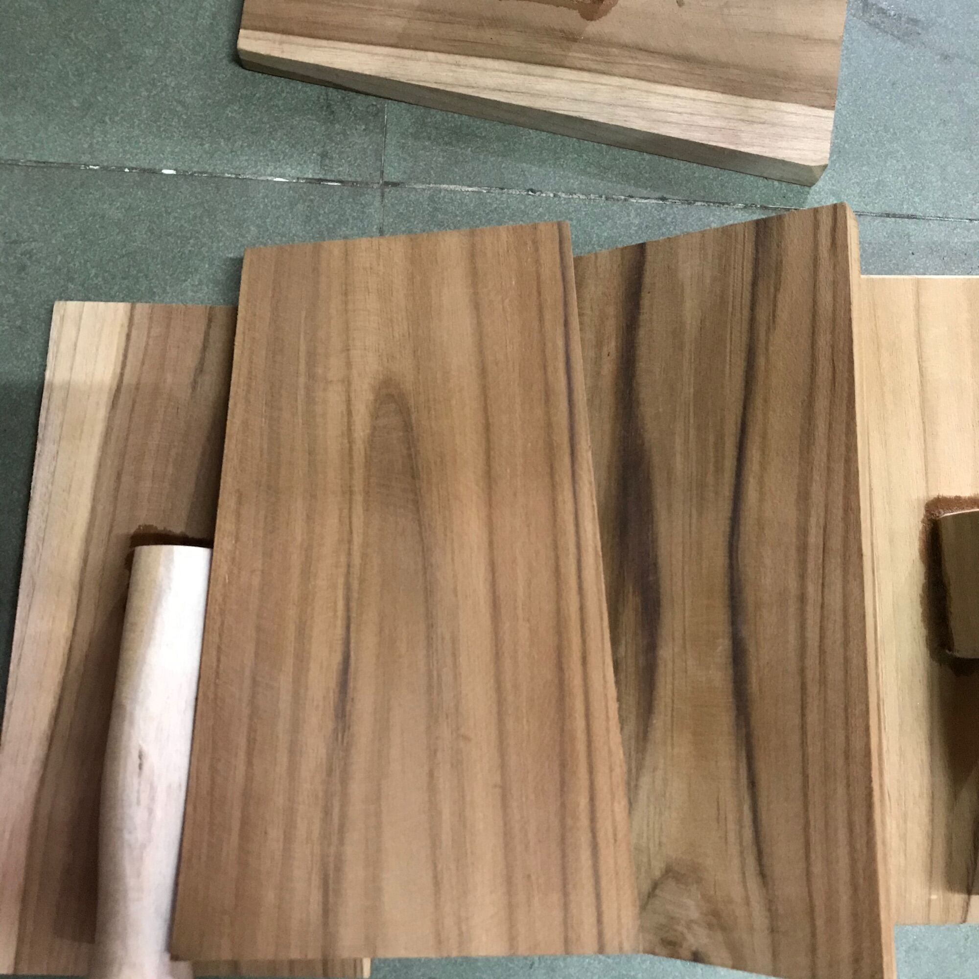 Bàn chà giá tỵ, bàn xoa thợ xây