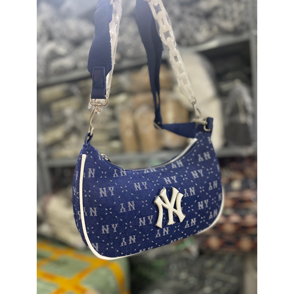 Túi MLB Đeo Chéo Kèm Dây Xích Trắng
