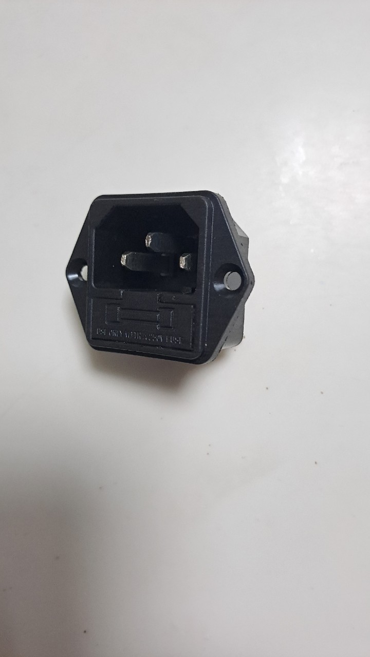 ổ ac  nguồn lớn có cầu chì