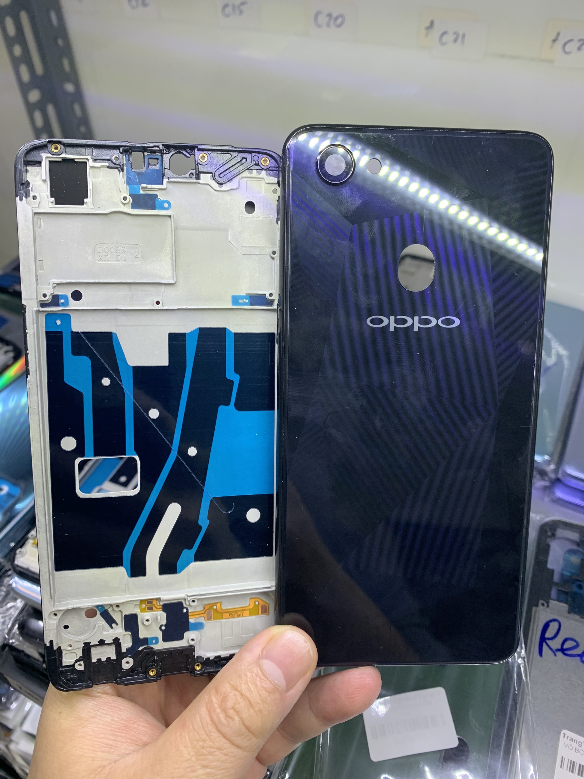 Bộ vỏ zin new Oppo F7 ( nắp lưng - khung sườn màn hình - kính camera -nút bấm )