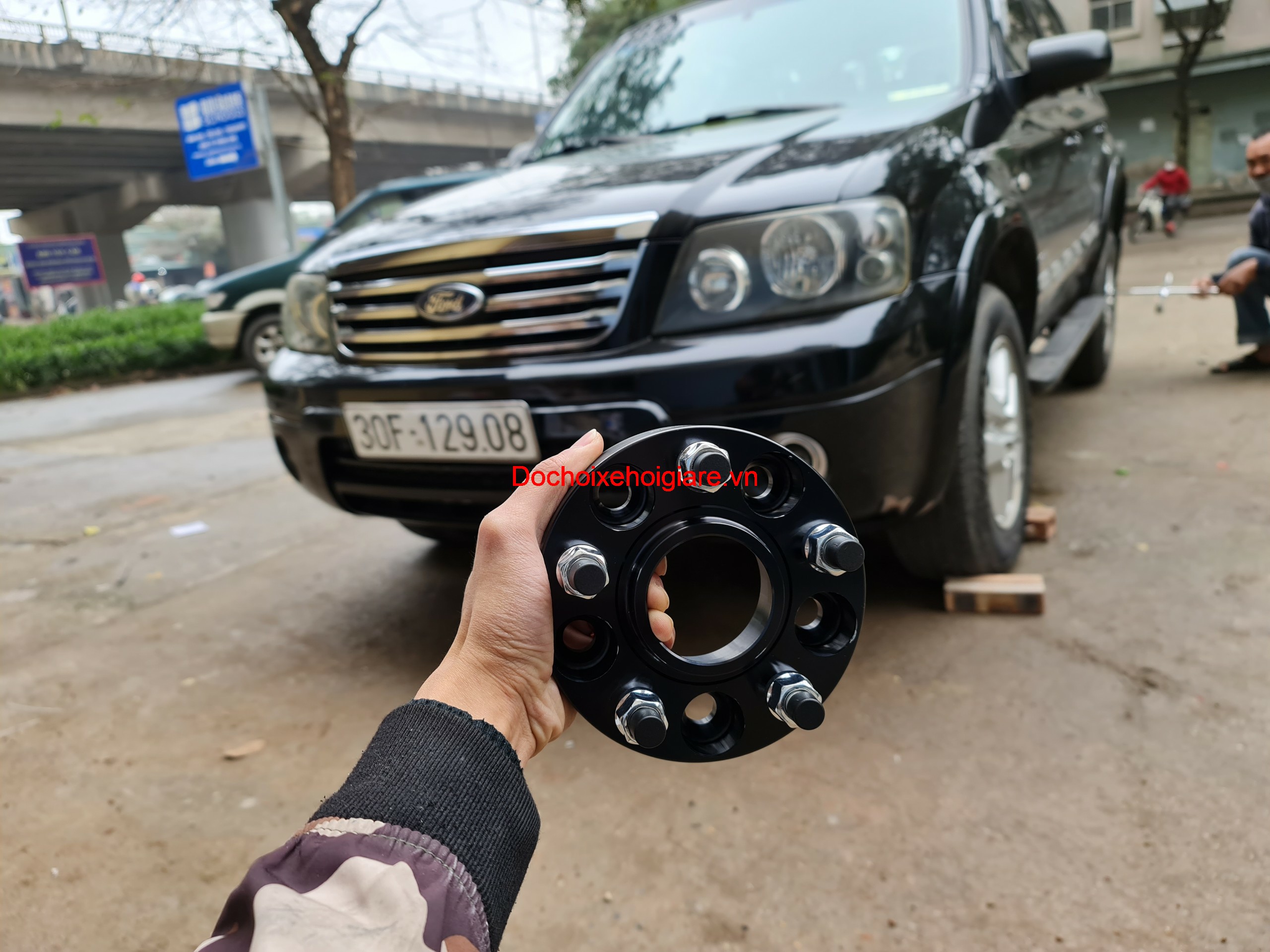 Miếng đệm lốp xe Ford Escape (Wheel Spacers). Tăng độ rộng của lốp