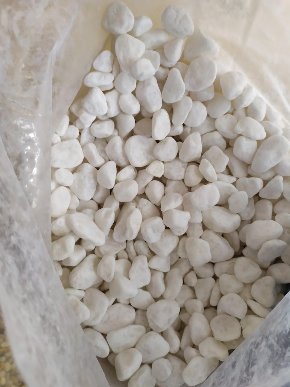 Bịch Sỏi Trắng Viên Vừa ( 2-3 cm)Trang Trí Hồ Cá - Phụ Kiện Bể Cá- 1Kg