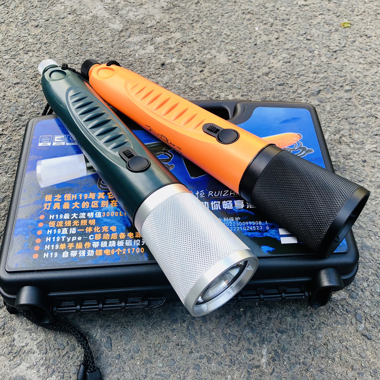 Đèn pin lặn cầm tay H19 cao cấp