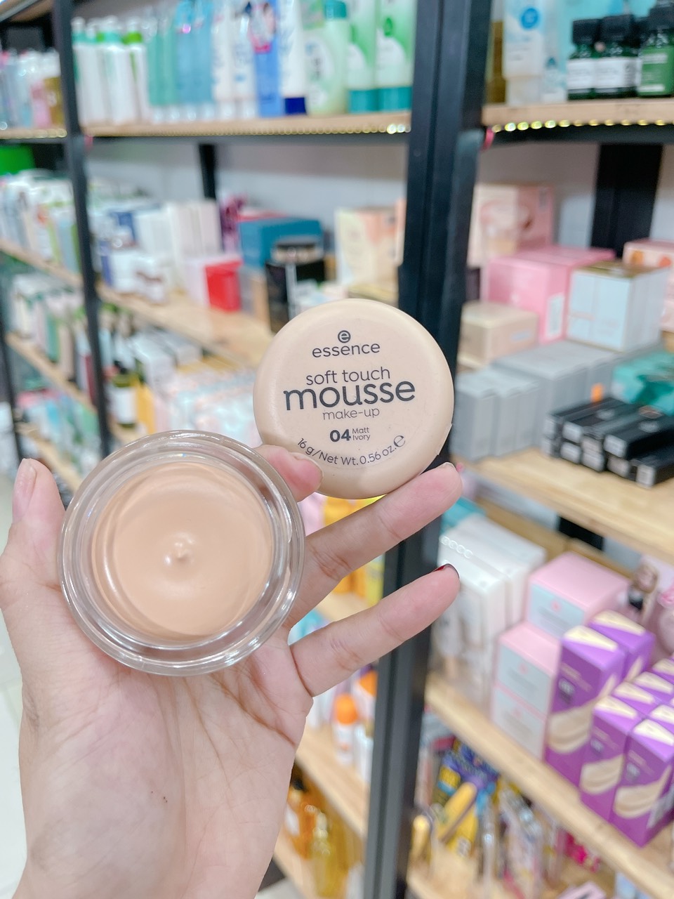 Phân loại phấn tươi Essence Soft Touch Mousse 04 Matt Ivory