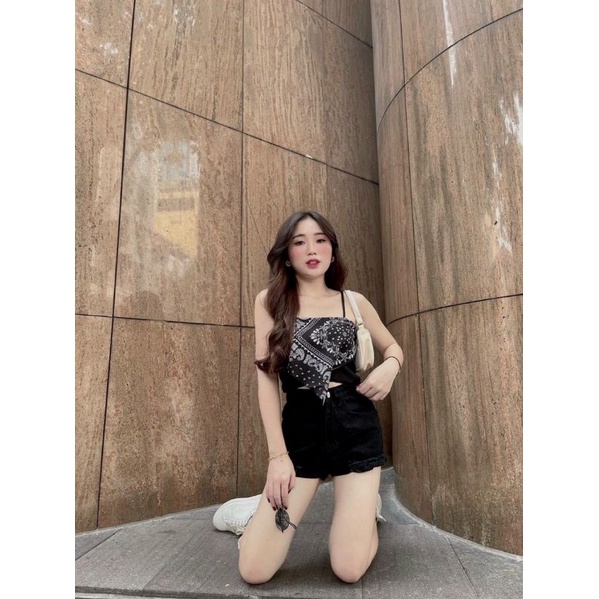 Áo dây thổ cẩm lả lơi