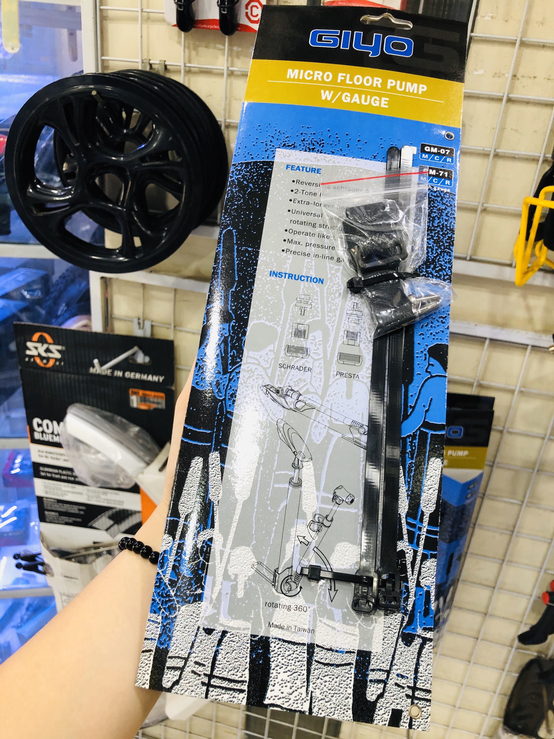 Bơm xe đạp Mini Giyo GM-71 Có Đồng Hồ