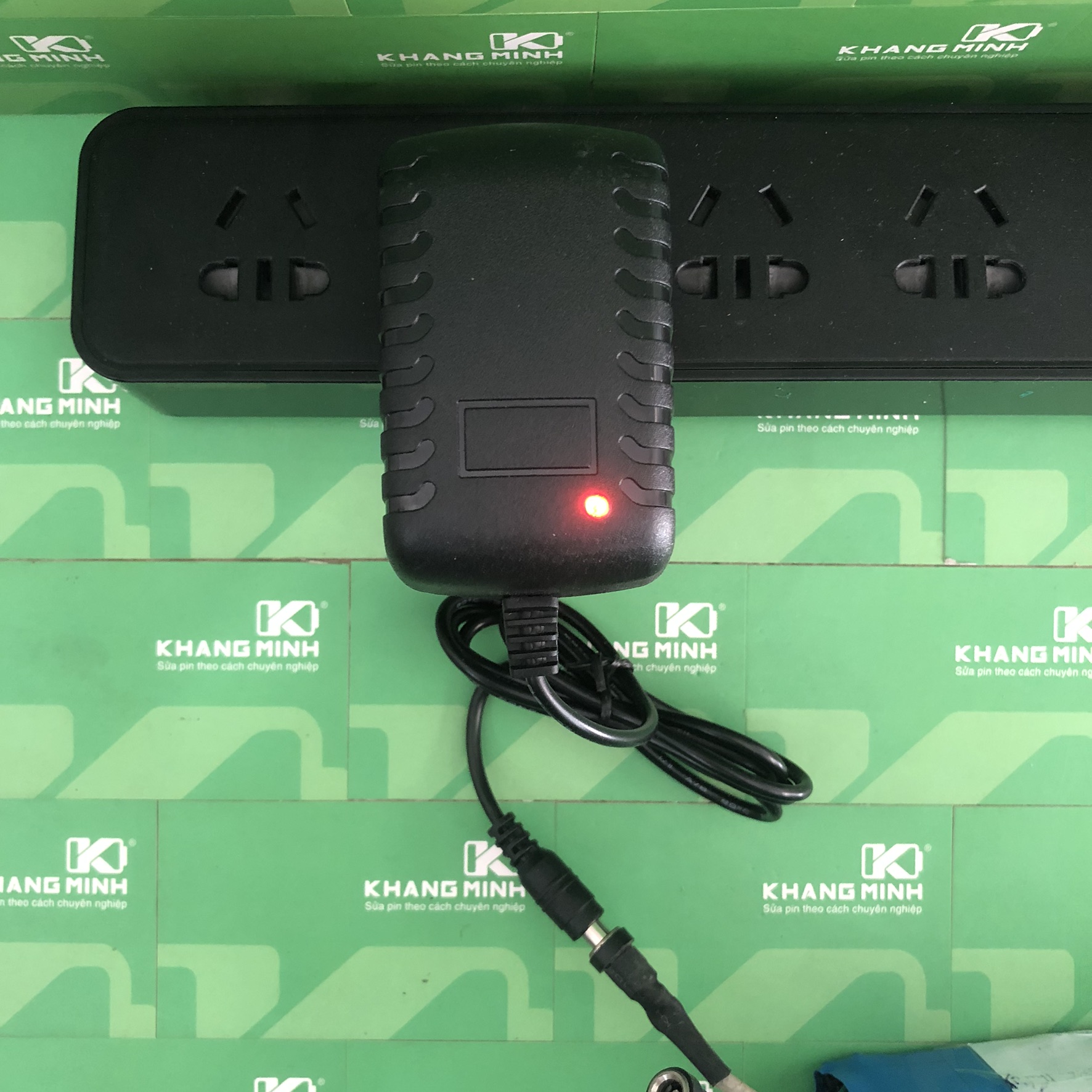 Sạc pin Li-ion 4S 16.8V 2A, đèn báo đầy, chuyên sạc pin Li-ion 4s 14.4v