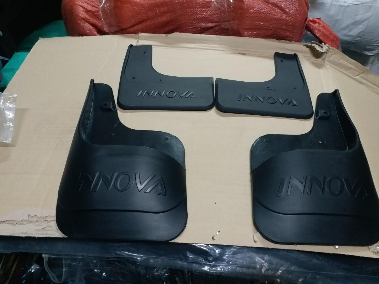 Bộ chắn bùn nhựa đen xe INNOVA đời 2012 đến 2016.