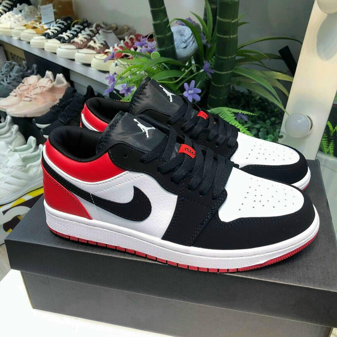 GIÀY JORDAN1 CỔ THẤP ĐỎ ĐEN FULL BOX