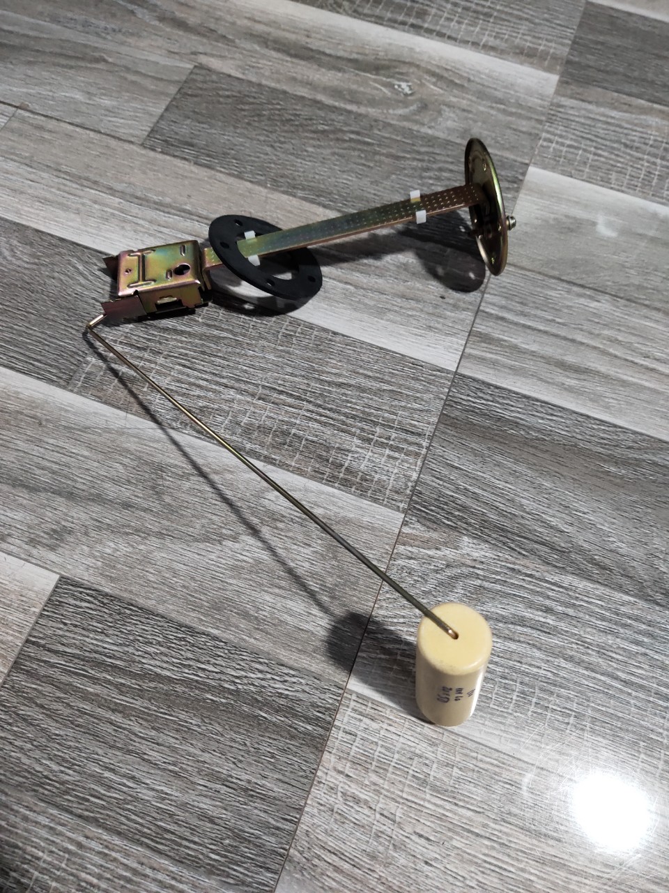 Sản phẩm gia đình làm: Phao báo dầu 153 mặt bích 7,3cm