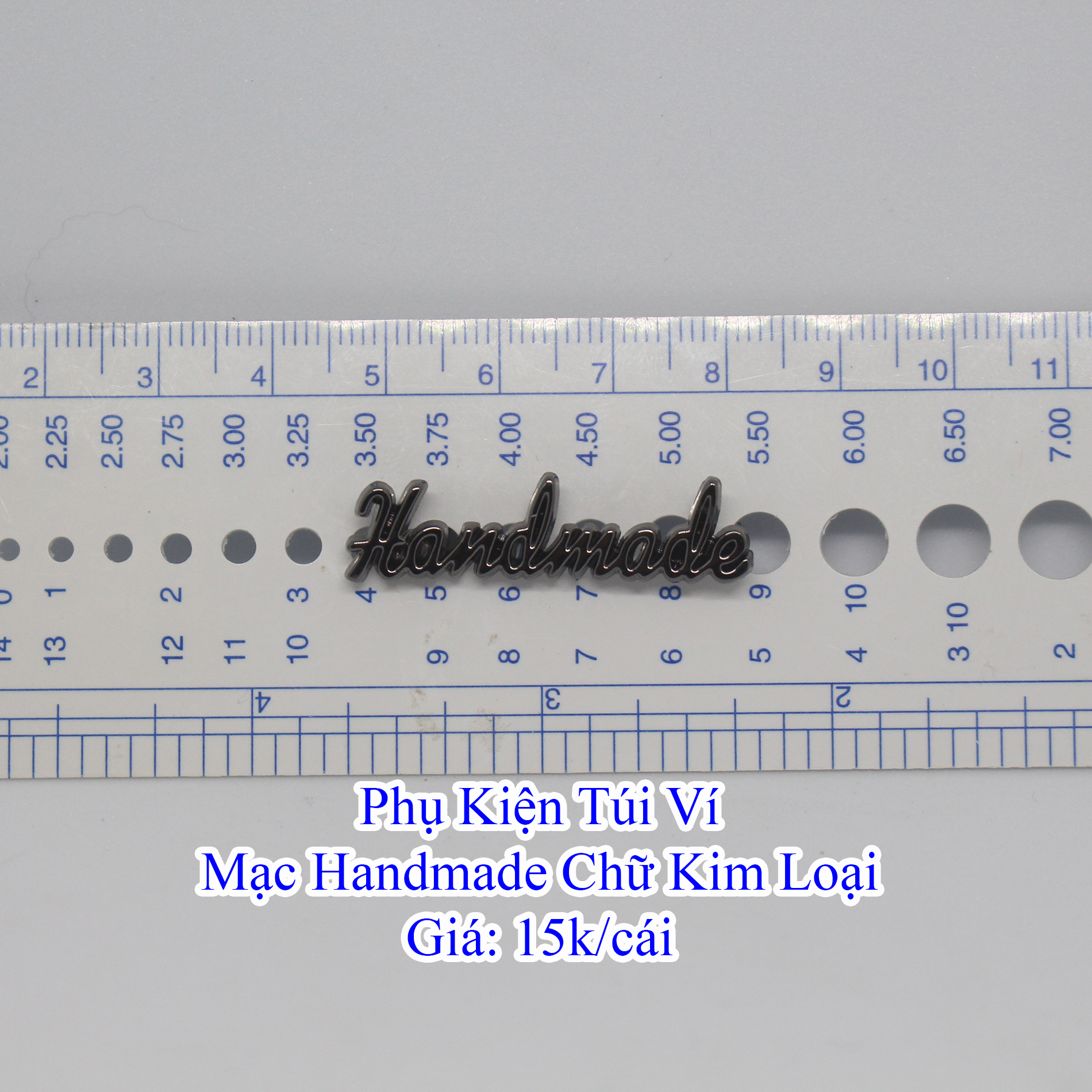 Mạc handmade chữ kim loại làm túi xách