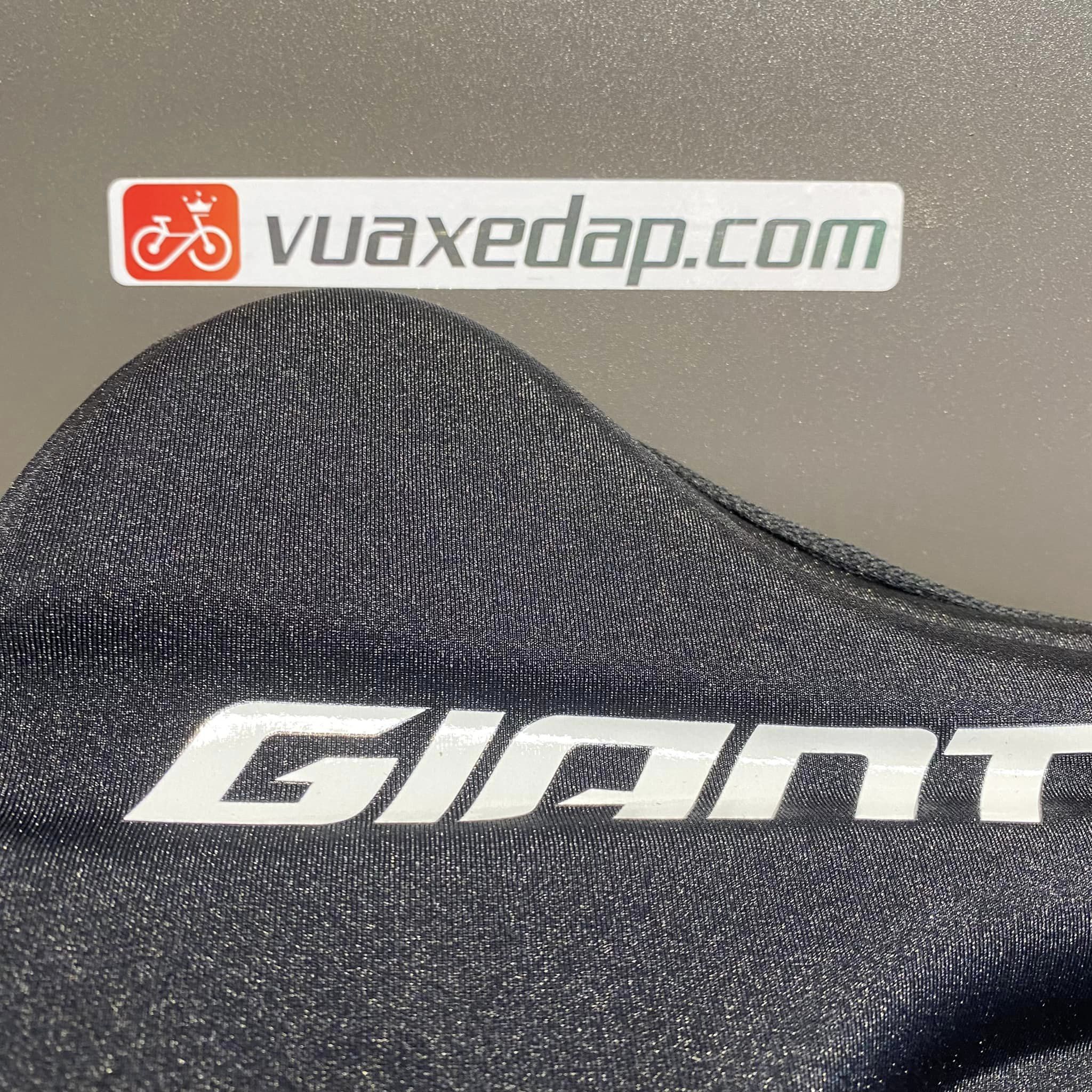 Bọc yên chống đau mông GIANT BASIS