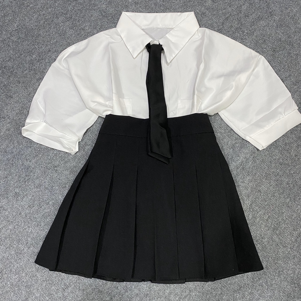 PHONG CÁCH NỮ SINH- Set áo sơ mi tay ngắn kèm cà vạt phối chân váy xếp ly to TU