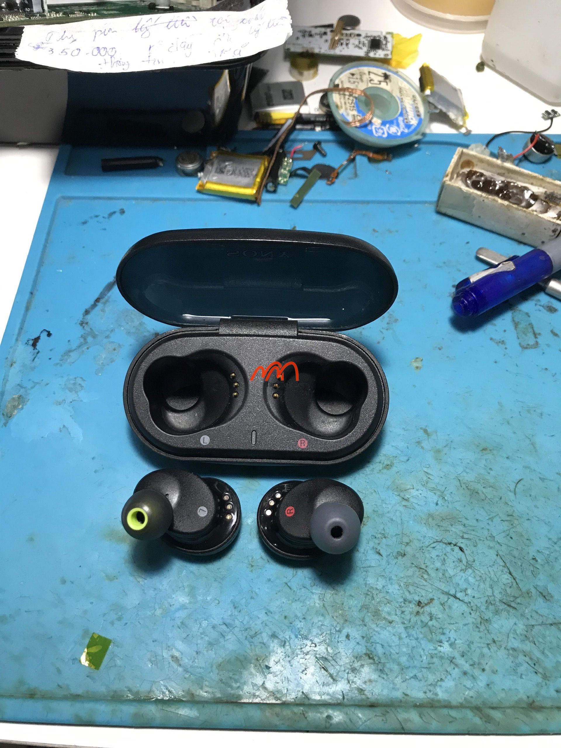 Thay pin tai nghe Sony WF-XB700