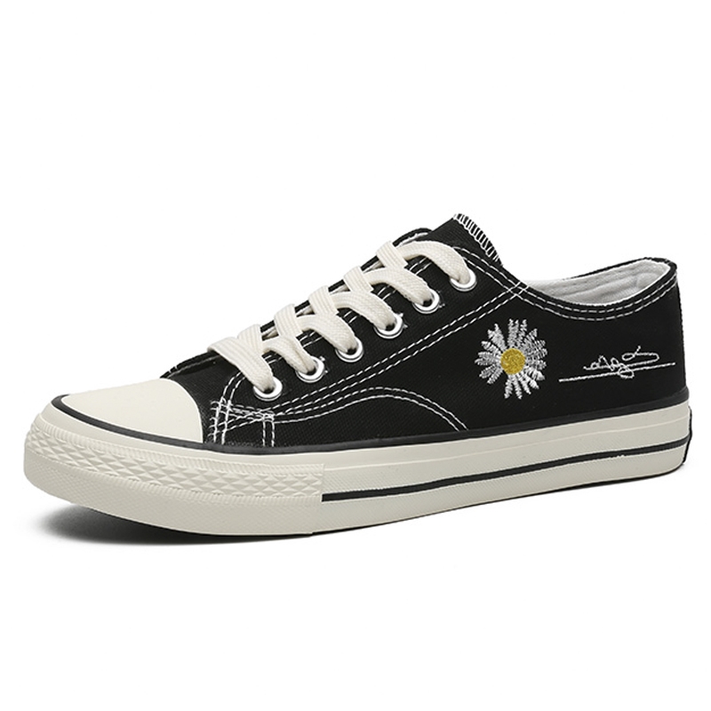 Giày sneaker nữ thêu hoa cúc