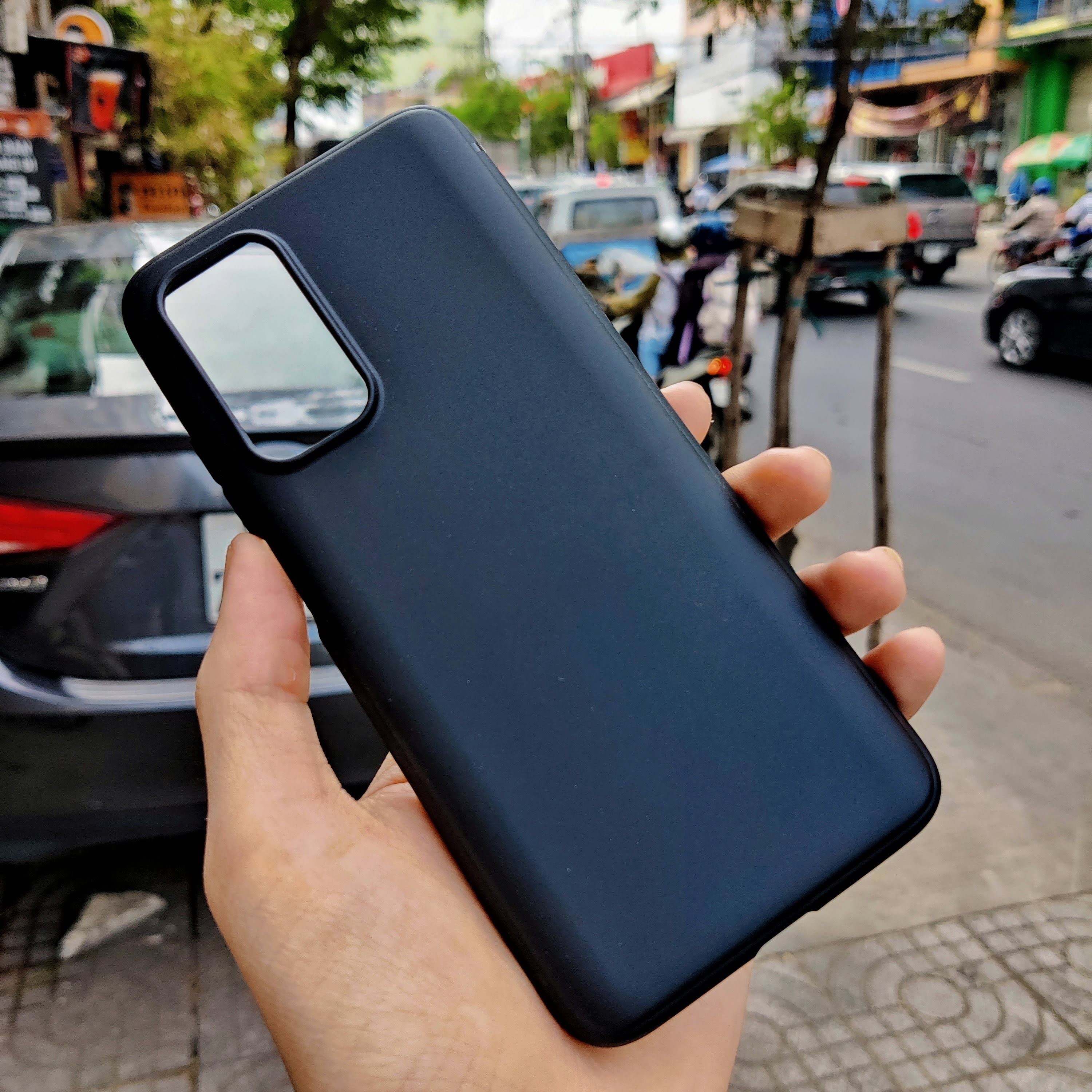 Ốp lưng Xiaomi Mi 10T Pro TPU dẻo siêu mỏng ôm sát máy.