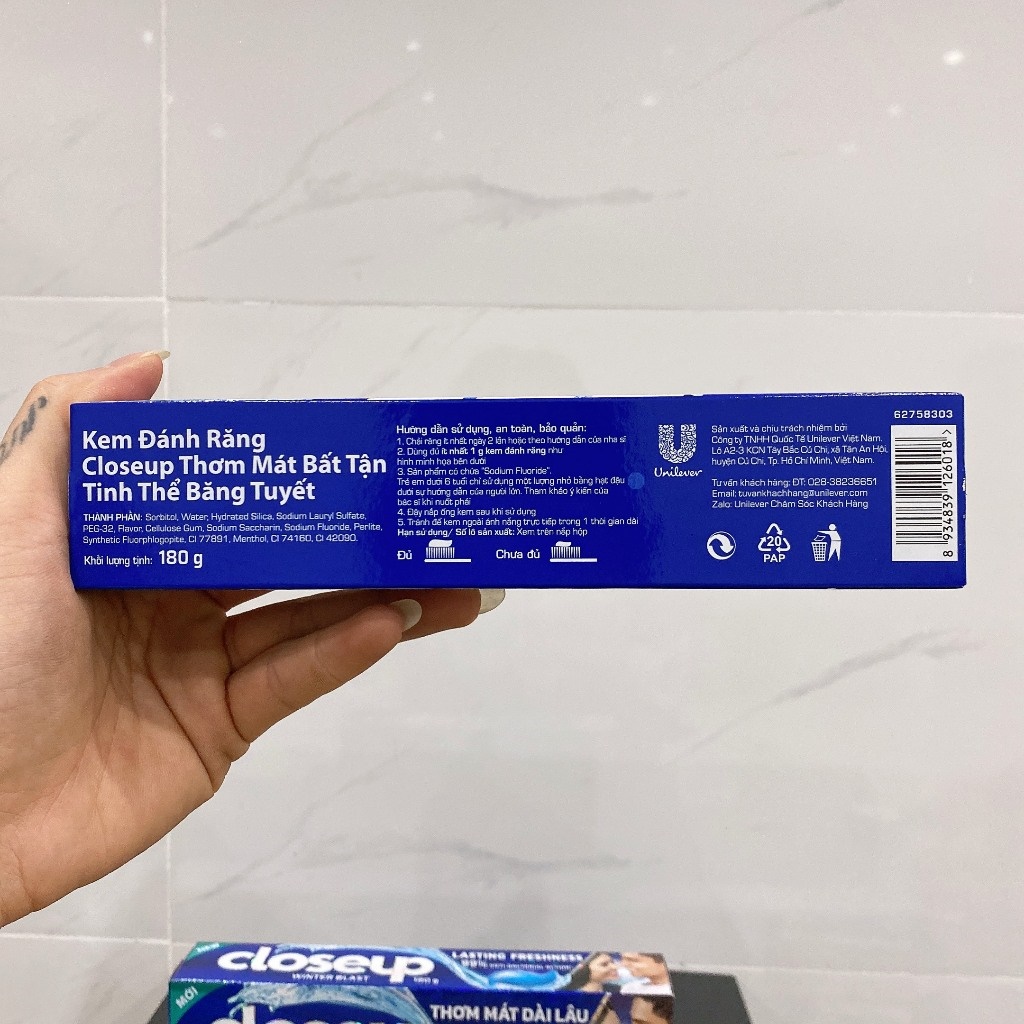 Kem đánh răng Closeup tinh thể băng tuyết 180g