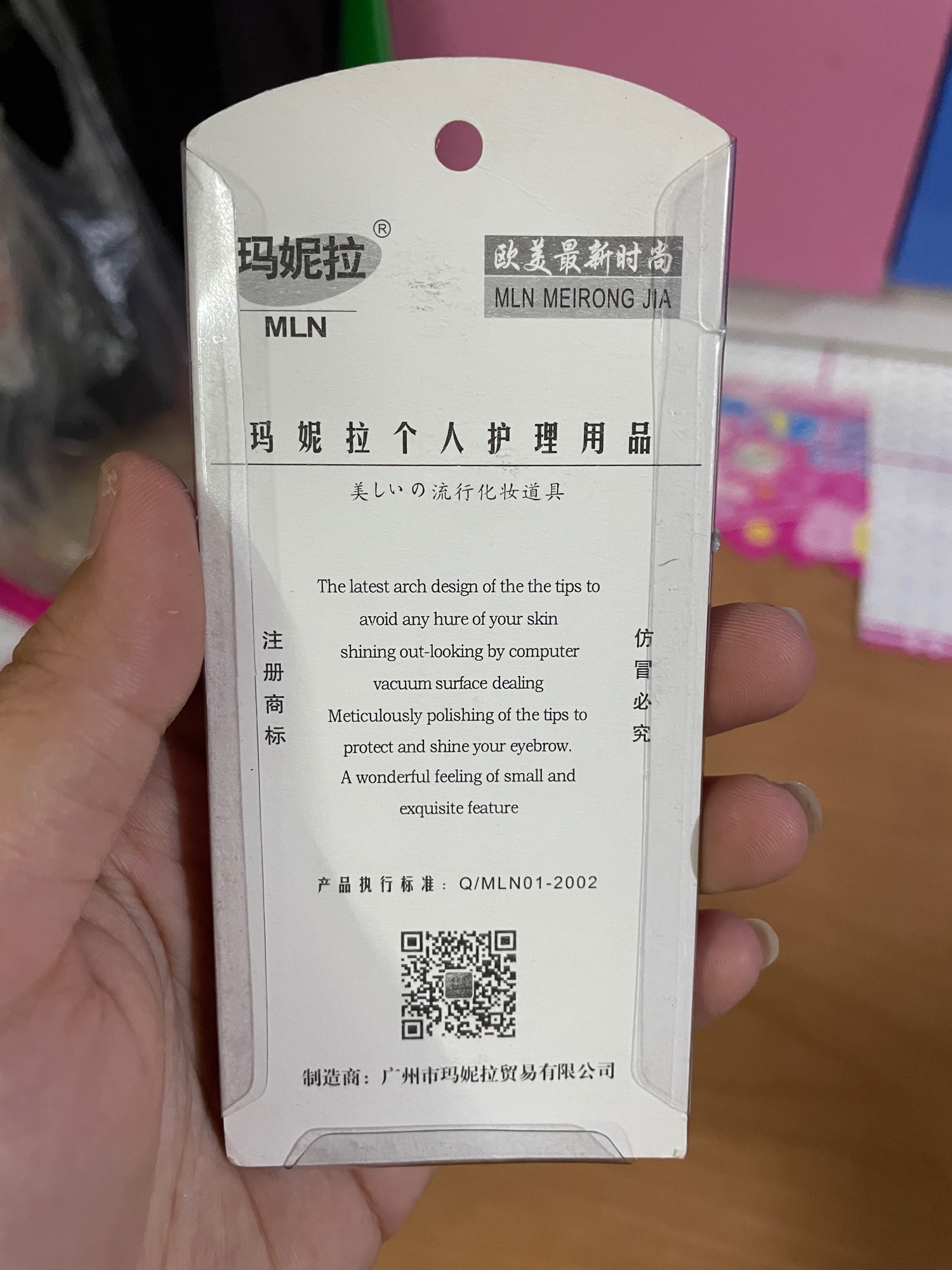 Nhíp nhổ lông mày MLN Meirong JIA - Thiết kế tinh tế - Chất liệu bền bỉ - Không gây đau - Dễ sử dụng - Bảo vệ da.
