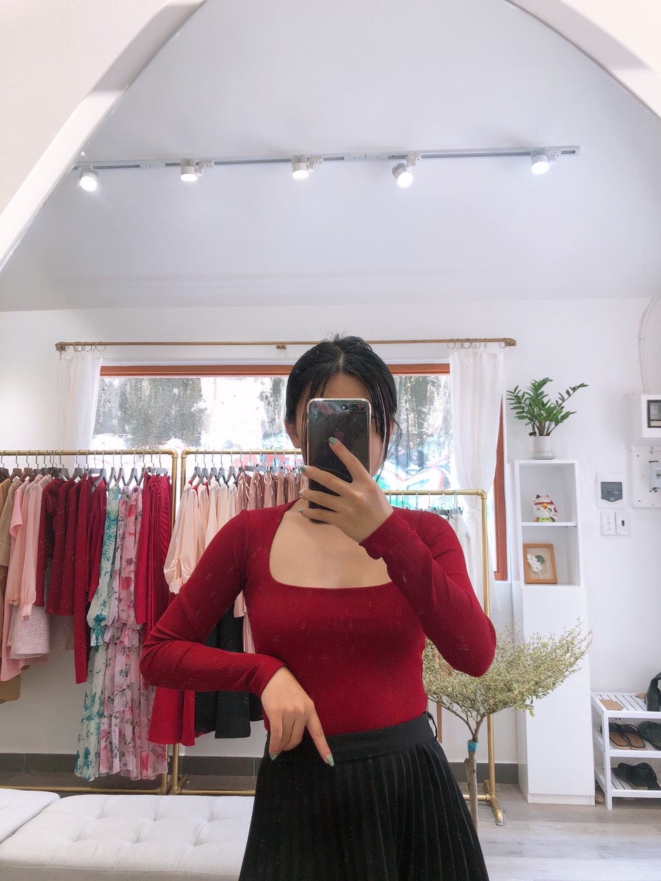 Áo MiMi cổ tam giác cách điệu Leila