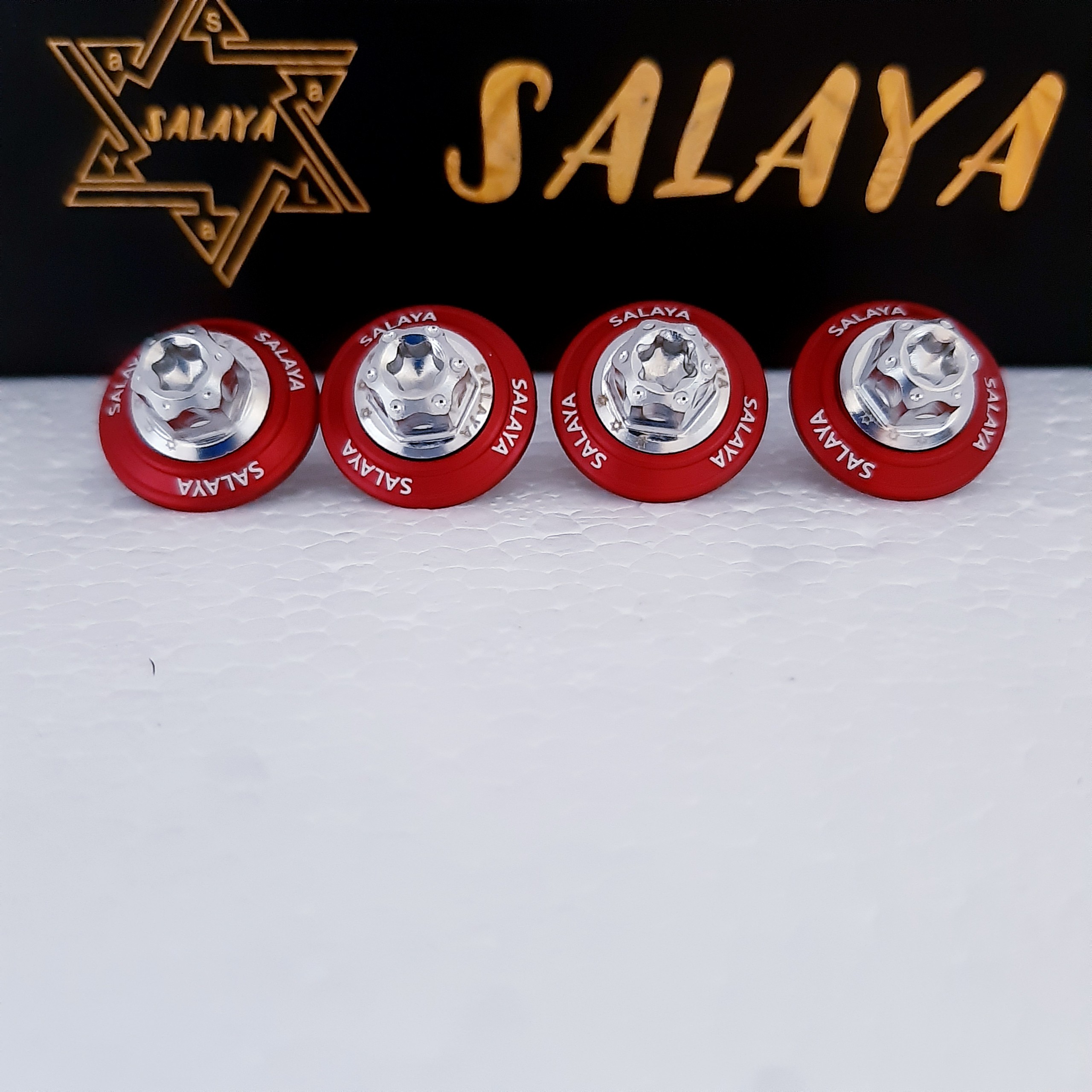 ốc cạc te sên kèm lông đền salaya