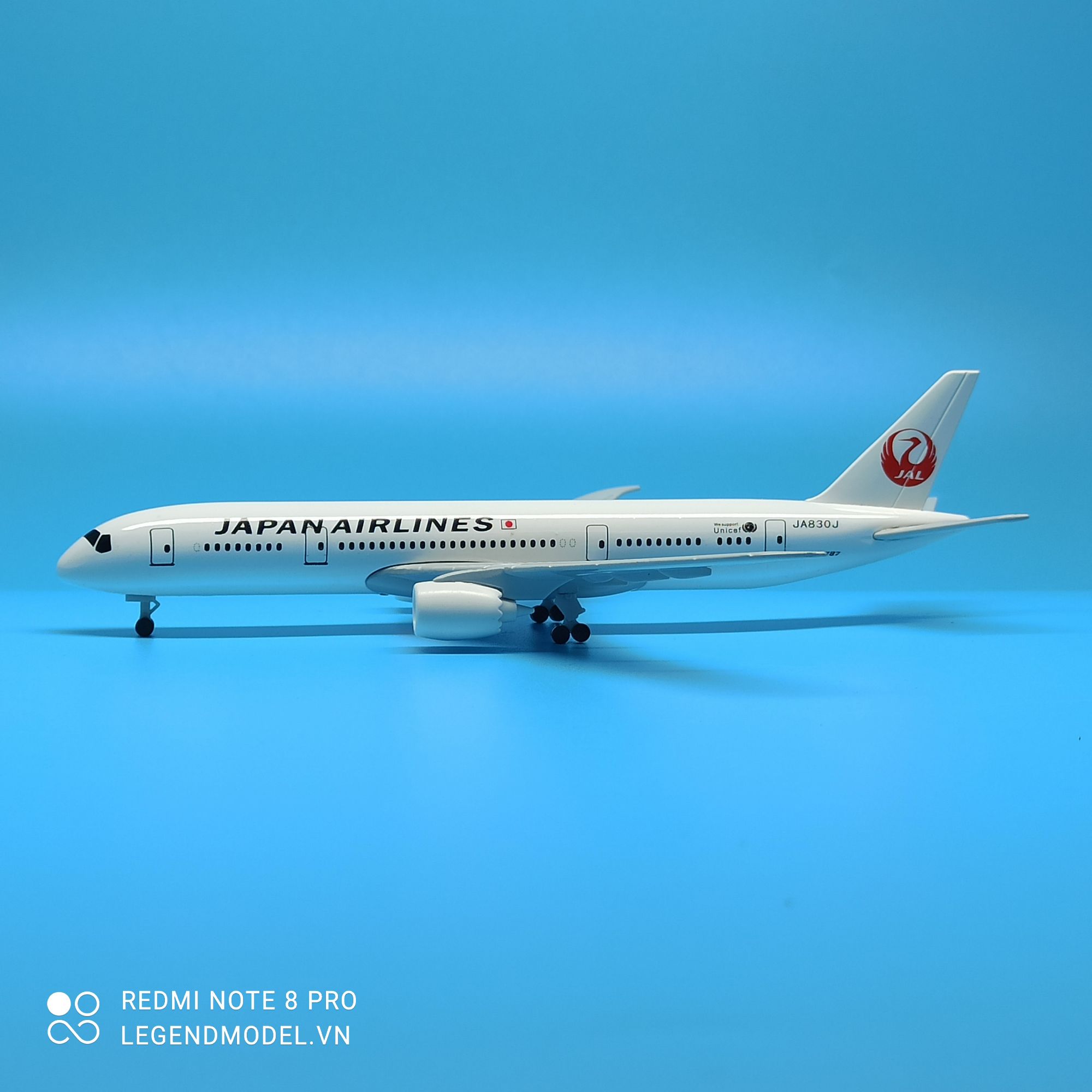Mô hình máy bay Japanese Airlines Boeing 787 20cm chất liệu kim loại bền đẹp