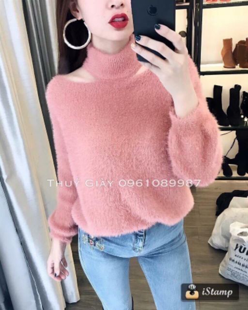 Áo len lông hở vai cổ lọ