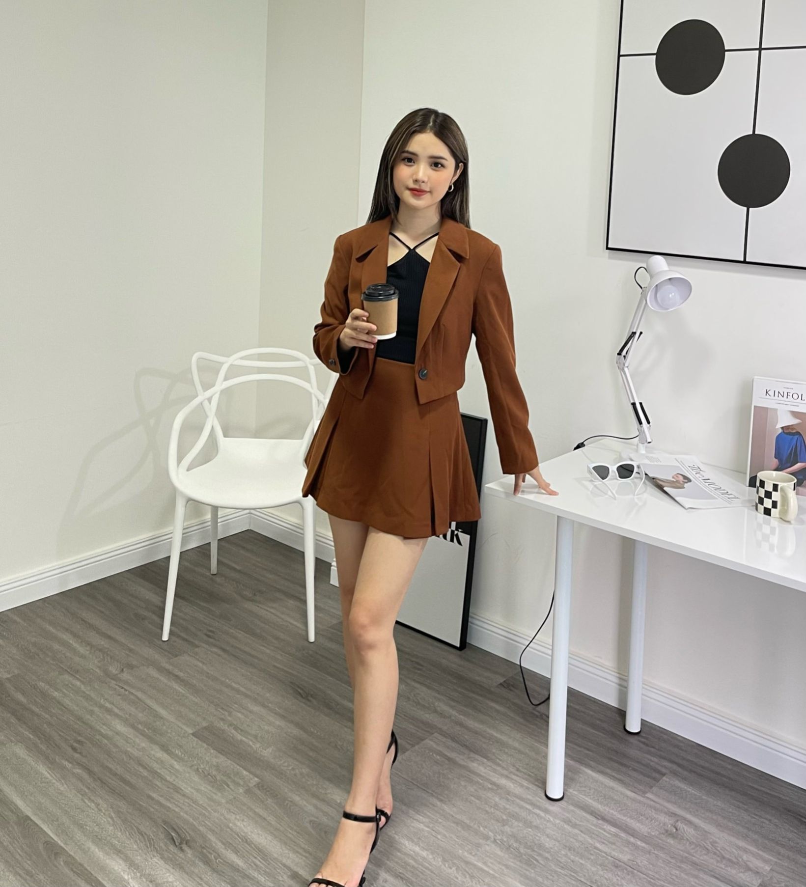 COCO SIN - Váy Mini Nâu Xẻ Lai