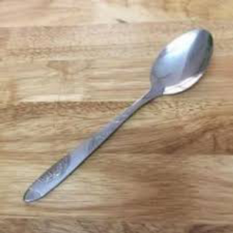 Thìa inox loại dày cán có hoa văn ( 19cm )