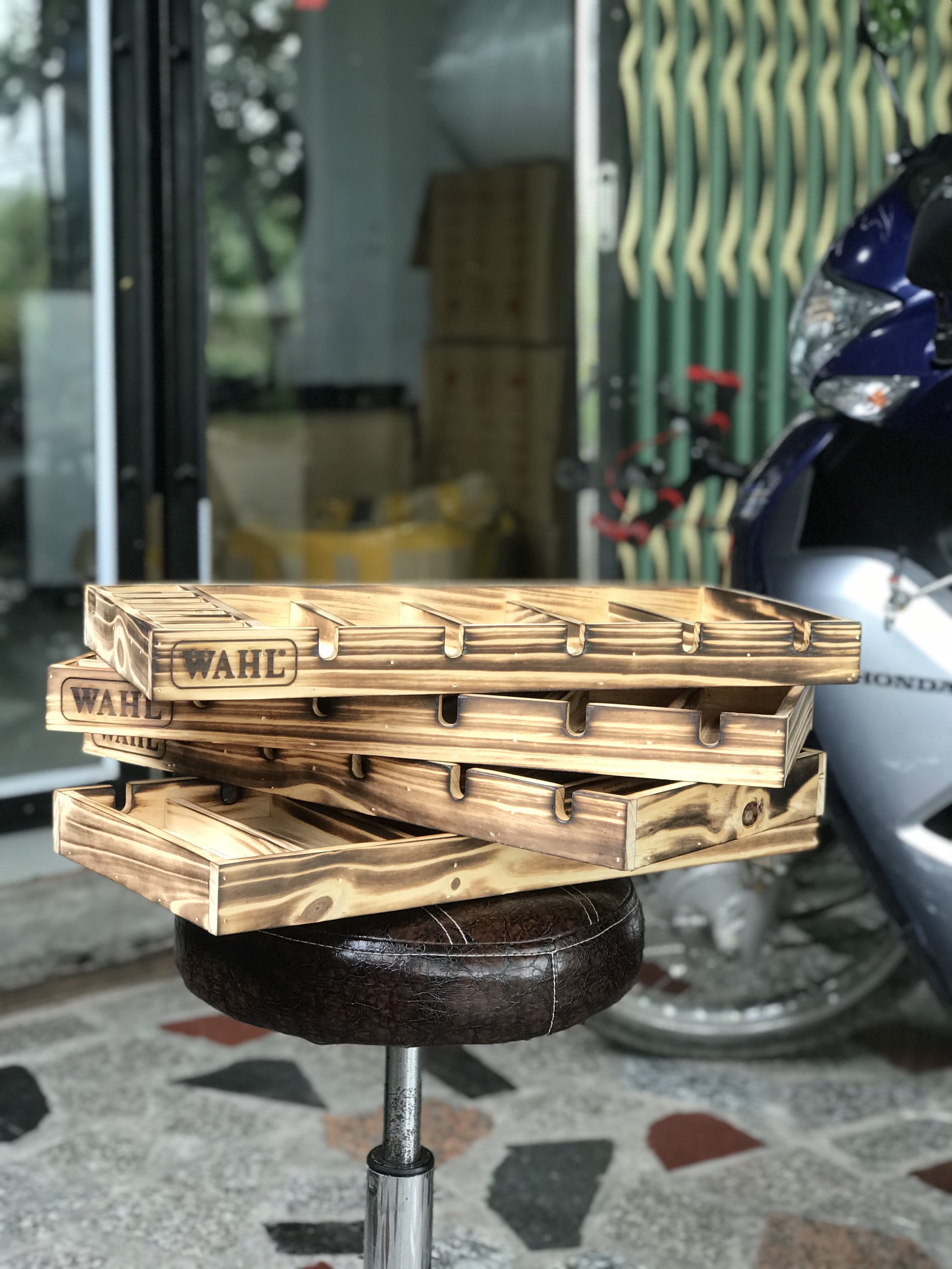 khay gỗ đựng tông đơ