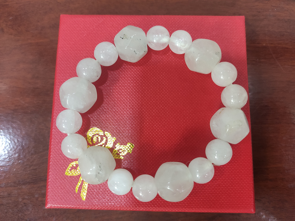 Vòng tay thạch anh trắng giác