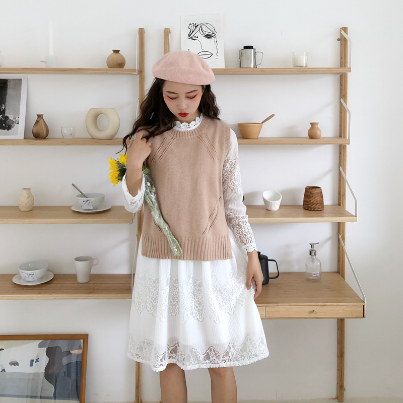 Set váy trắng + áo gile nữ