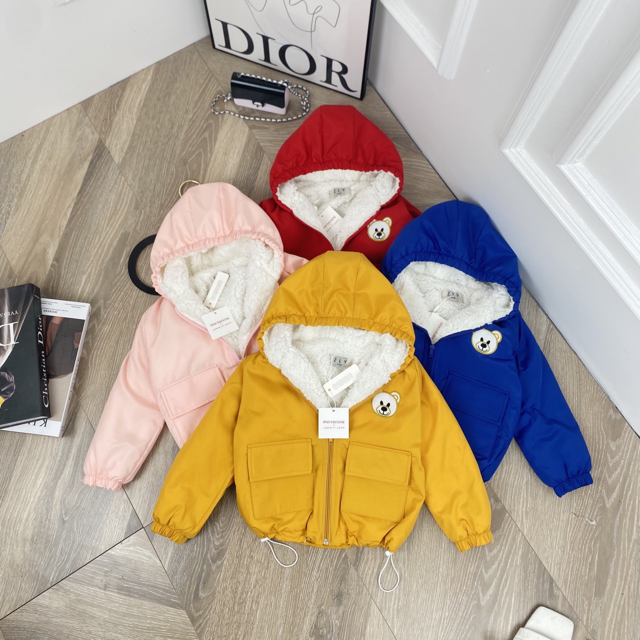 Áo khoác basic thêu Gấu lót lông cho bé từ 9-28kg
