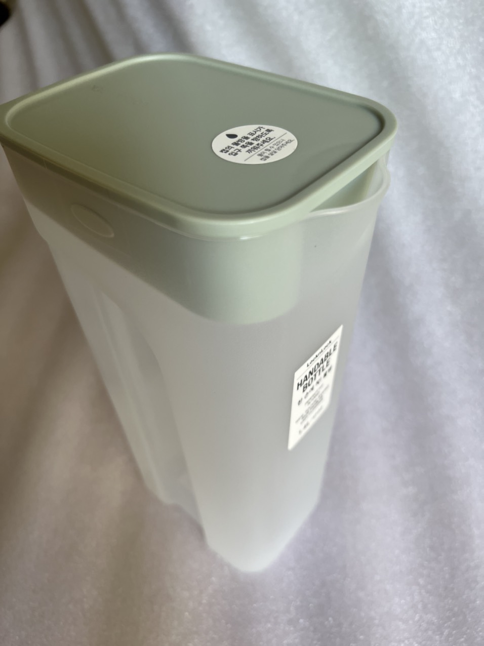 Bình nước Lock&Lock Handle Bottle 1.4L. Hàng đày dặn cầm chắc tay