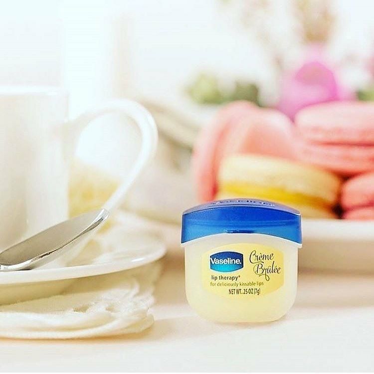 Dưỡng Môi Vaseline Lip Therapy Creme Brulee 7g