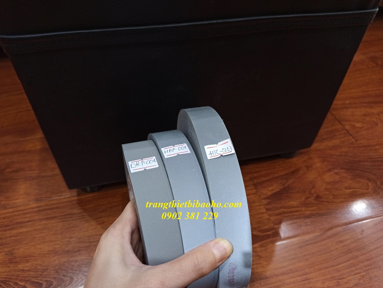Cuộn poly phản quang xám bản 2.5cm x 100m may kèm quần áo bảo hộ với 3 cấp độ phản quang - hàng sẵn
