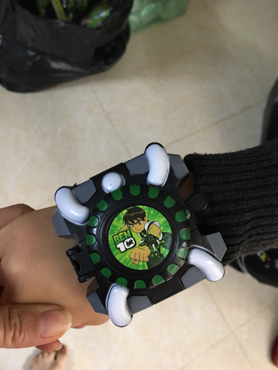 1 vỉ đồng hồ đồ chơi Ben 10 bắn đĩa
