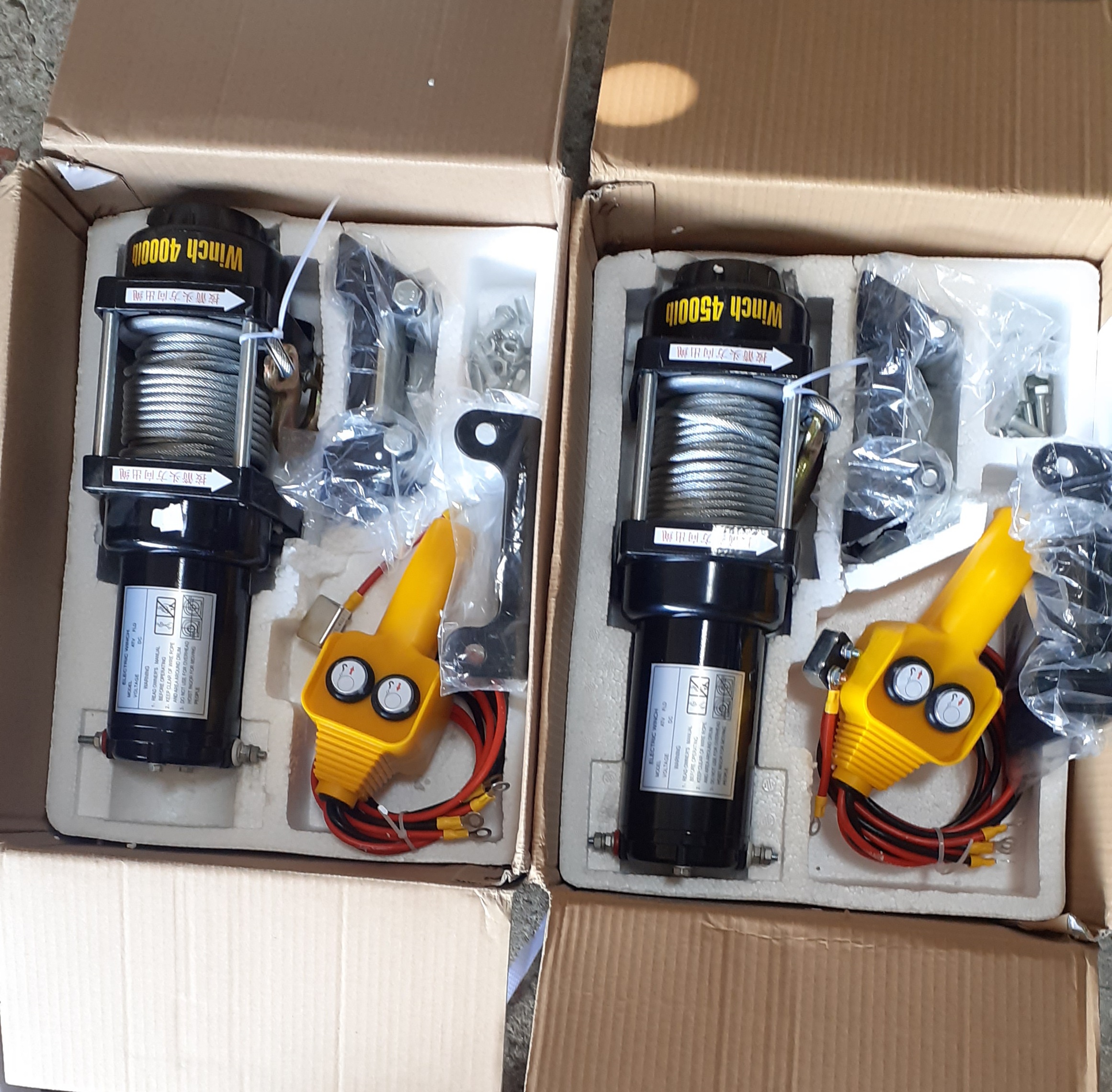 Tời điện 12V ắc quy 4500lbs