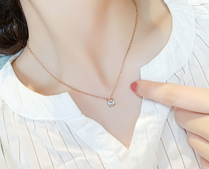 Dây Chuyền TiTan Nữ Mặt Vuông Cực Đẹp- DCN04