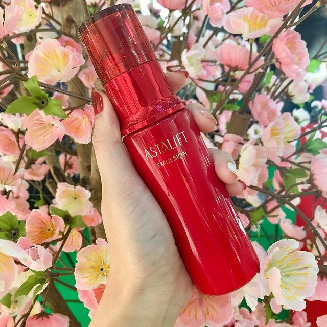 SỮA DƯỠNG DA CÂN BẰNG ĐỘ ẨM ASTALIFT EMULSION 100ML